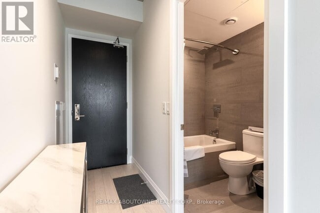 Photo du bâtiment - 224 King St W