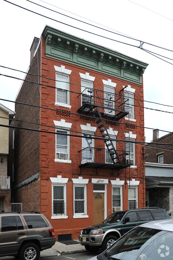 Building Photo - 548 59th St