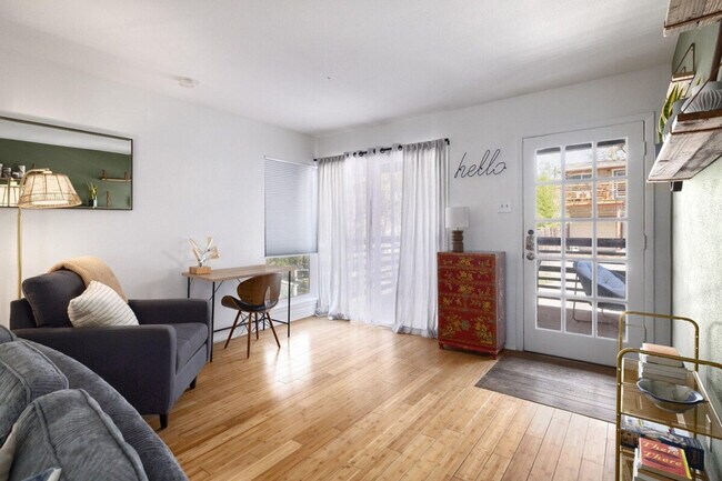 Foto del edificio - 2806 Rae Dell Ave