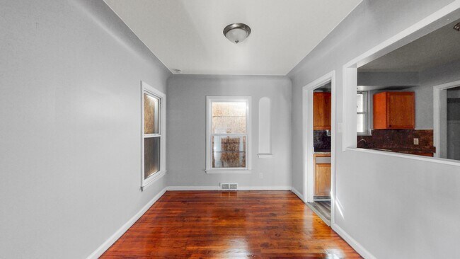 Foto del edificio - 5075 Eastlawn St