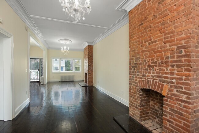 Building Photo - 331 Forrest St