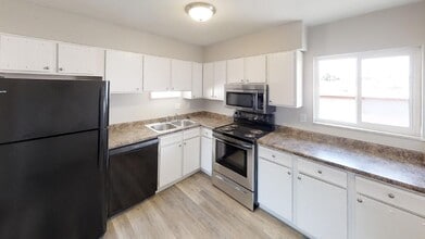 Building Photo - 2925 Straus Ln