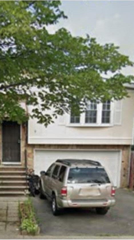 Primary Photo - 7 Chopin Ct