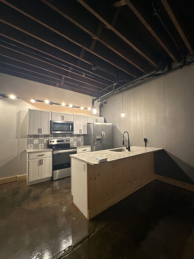 Foto del edificio - 1 Bed w/ 1.5 bath LOFT apartment with 2 car GARAGE - Hanover, PA