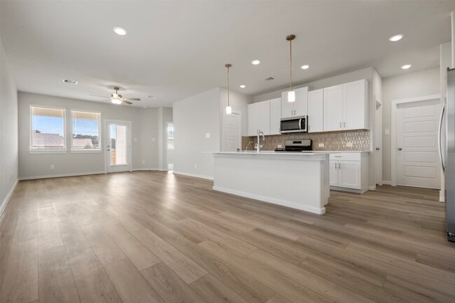 Foto del edificio - 335 Willow Sage Ct