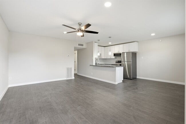 Building Photo - 201 S Kansas Ave