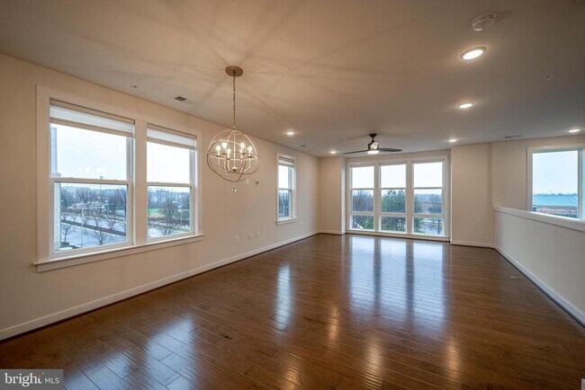 Building Photo - 13410 Arrowbrook Centre Dr