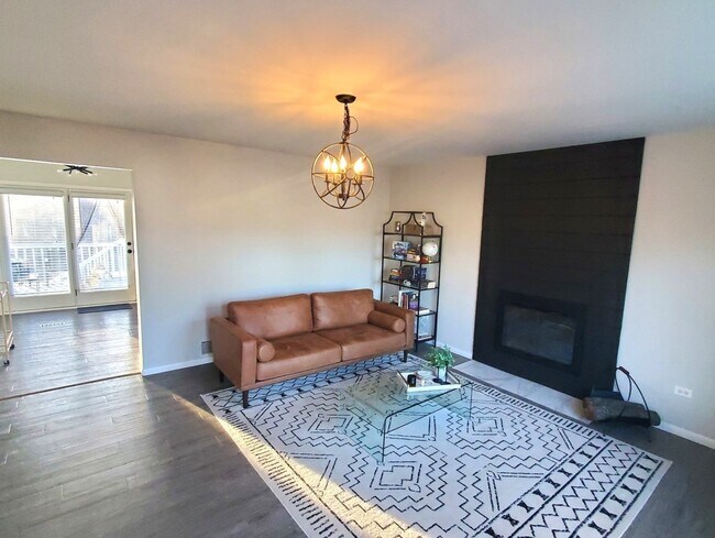 Foto del edificio - 527 Santa Barbara Rd