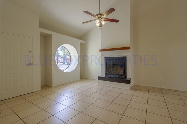 Building Photo - 2-Story w/ Bedroom Loft with a Fenced Yard!
