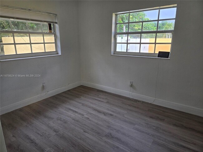 Foto del edificio - 2971 NW 195th St
