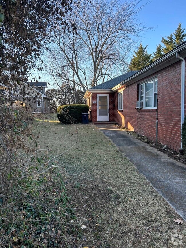 Building Photo - 383 Monticello Ave