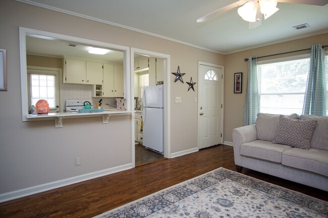 Foto del edificio - Gorgeous 2 bed duplex: NO PETS