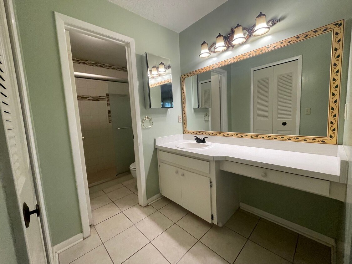 Primary Photo - Beautiful 2bed/2ba Town Home in the Amazin...