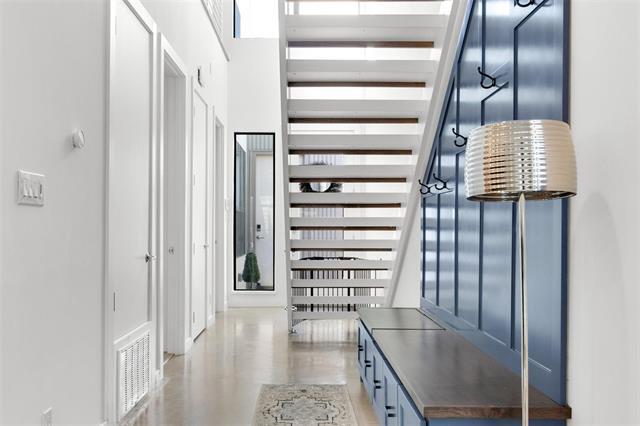 Foto del edificio - 5957 Ross Ave