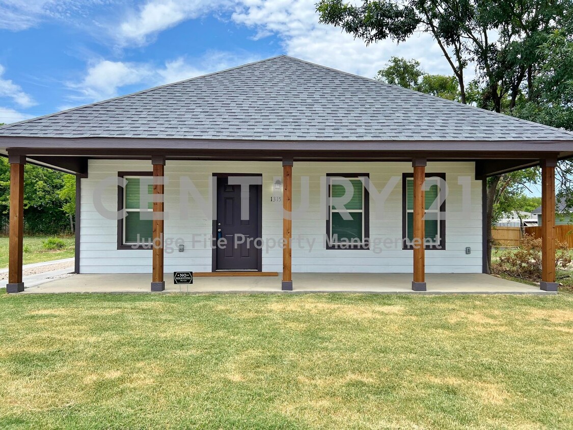 Foto principal - Charming Like New 3/2/1 in Fort Worth For ...