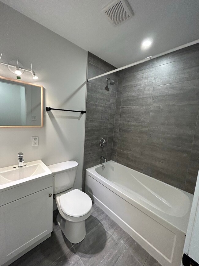 Building Photo - 104 Pinecrest Dr