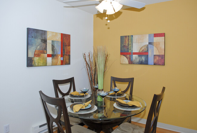 One Bedroom Dining Room - Avalon Mountain View