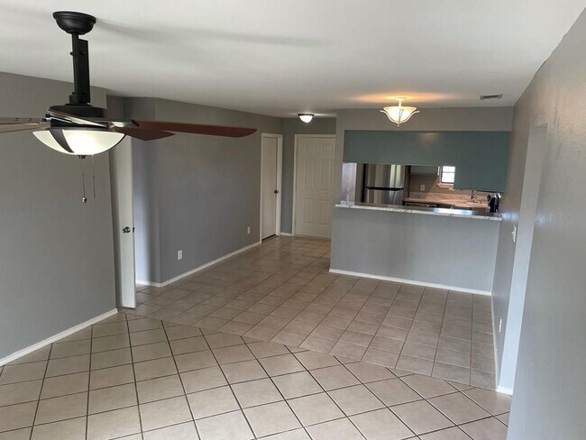 Building Photo - 1206 Fresno Dr