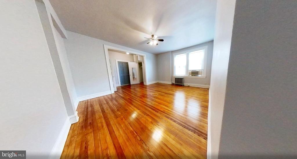 Primary Photo - 307 Dolphin St