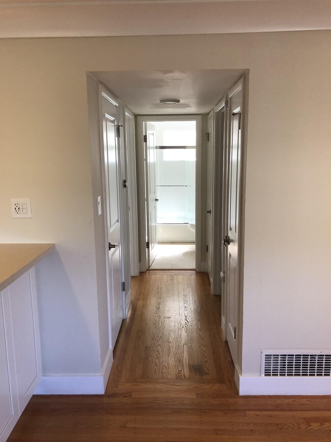 Building Photo - 55 Roque Moraes Dr