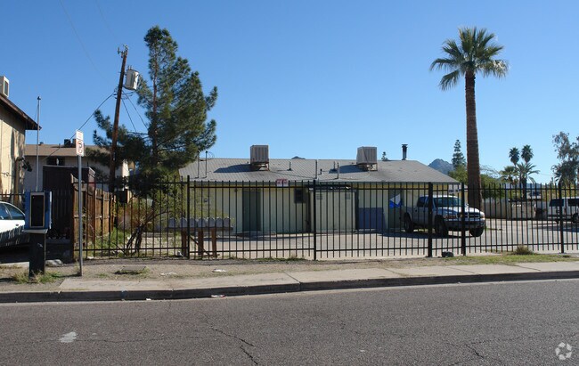 Foto del edificio - 8939 N 8th St