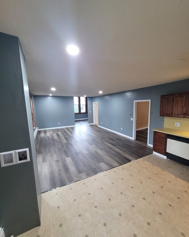 Building Photo - 1352 Broadway