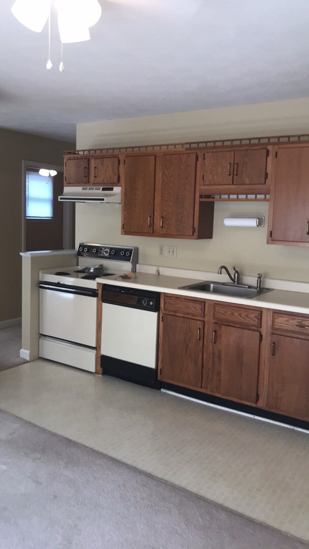 Building Photo - Cute, Cozy and Convenient!