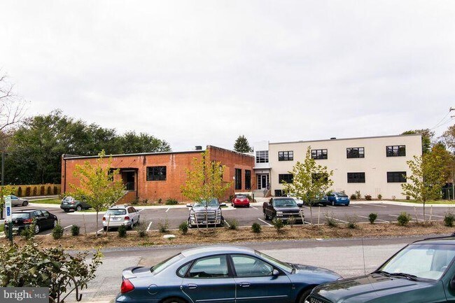 Foto del edificio - 1704 Roberts St