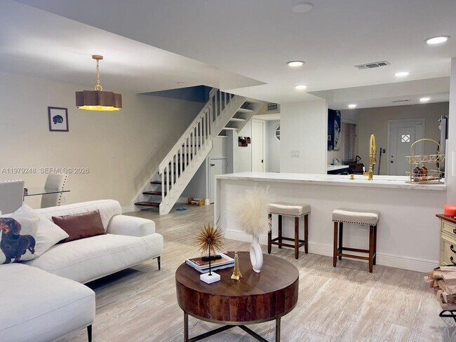 Foto del edificio - 568 N University Dr