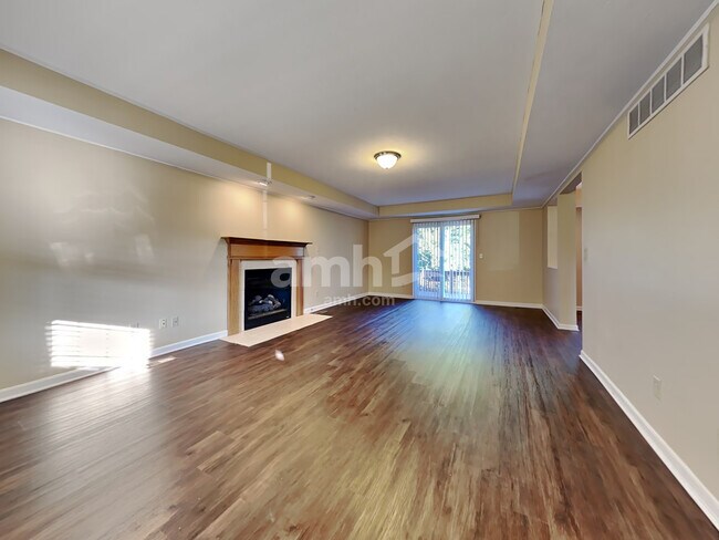 Building Photo - 15 Churchill Manor Court