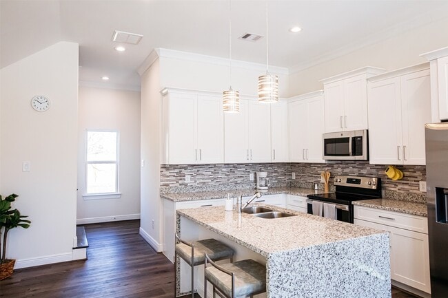 Building Photo - 5205 Bataan Rd