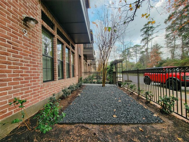 Building Photo - 2 Riva Row