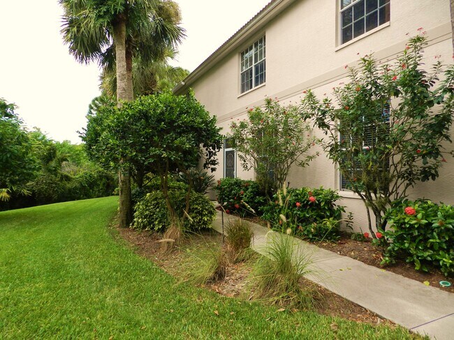 Foto del edificio - 4471 Riverwatch Dr