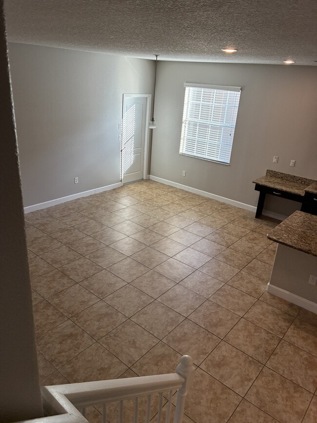 Foto del edificio - 3201 Bayflower Ave