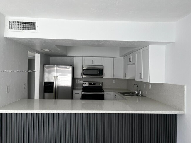 Foto del edificio - 7035 W 3rd Ave