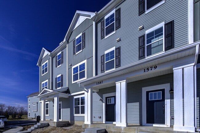 Building Photo - 1587 Syracuse Dr
