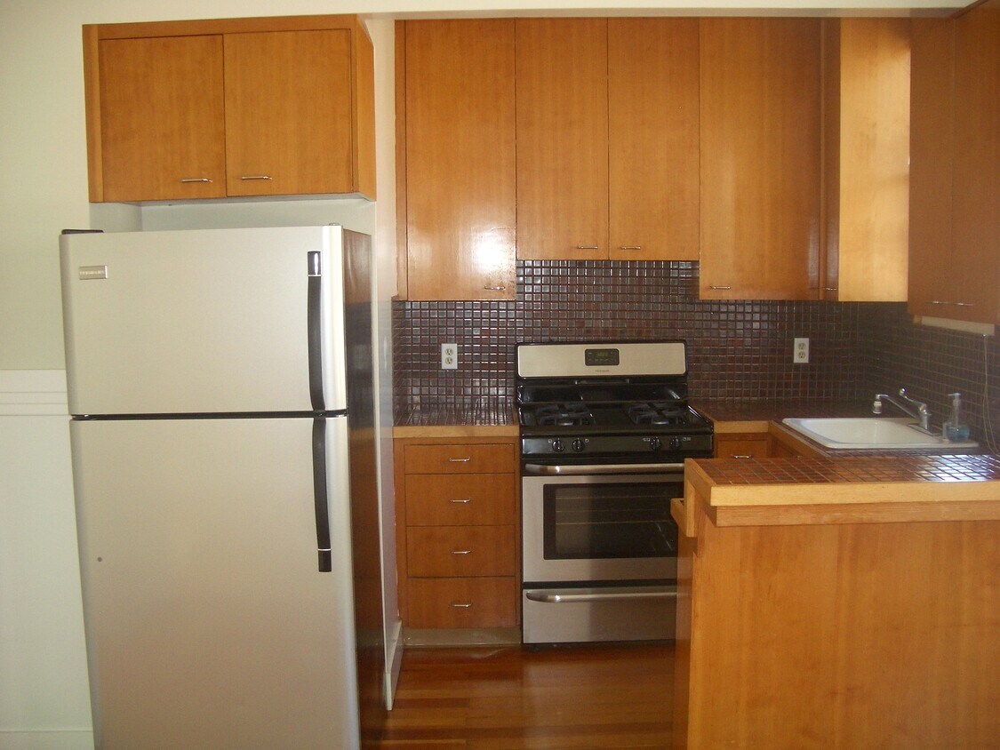 Primary Photo - 1558 Grant Ave