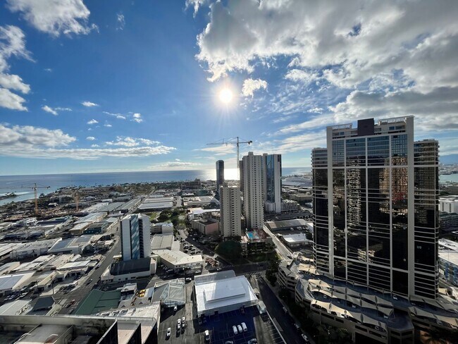Foto del edificio - Royal Capitol Plaza: 2 Bed, 2 Bath with 2 ...