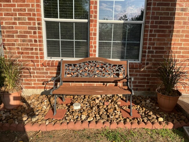 Front Yard Sitting Area - 3618 Rowlock Vine Dr