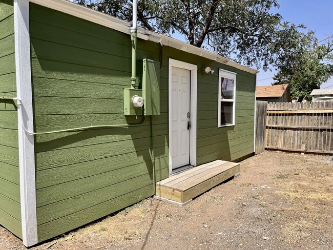 Building Photo - Convenient 1 Bedroom Apartment - Close to ...