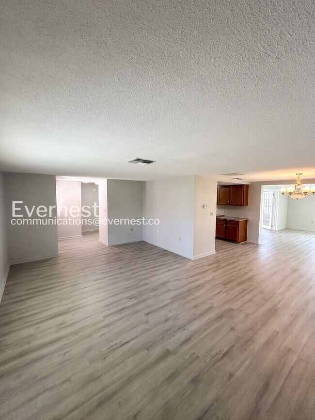 Foto del edificio - 7810 Cayuga Dr