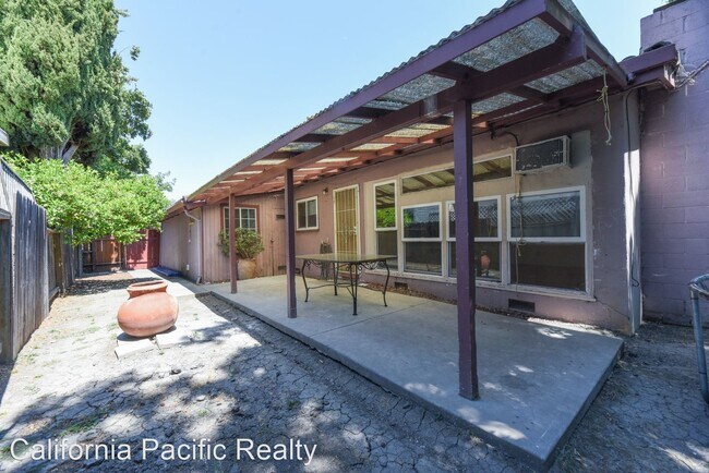 Foto del edificio - 3 br, 2 bath House - 734 San Miguel Ave