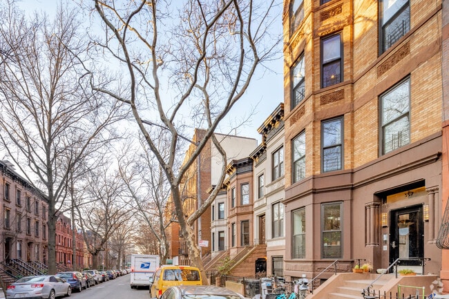 Building Photo - 357 4th St