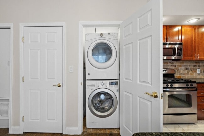 Photo - 556 1st St House