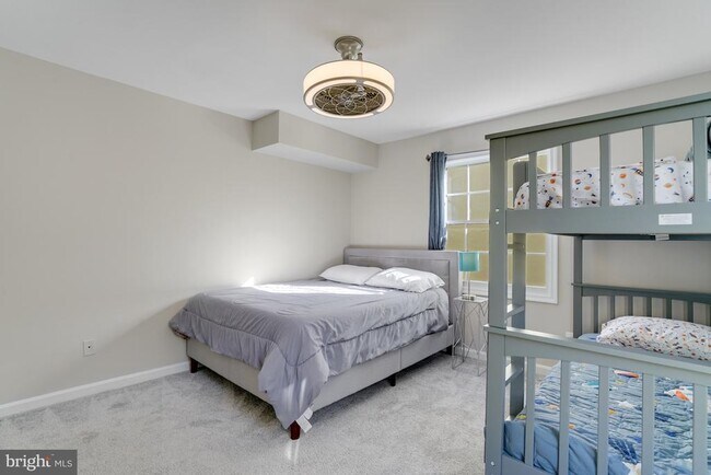 Foto del edificio - 5902 Surrey Hill Pl