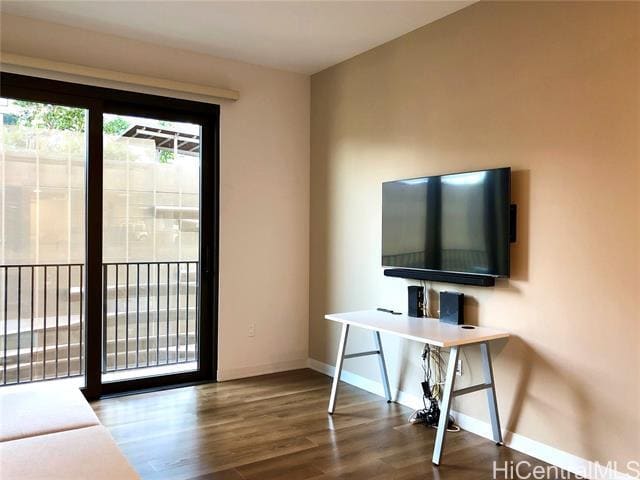 Building Photo - 987 Queen St