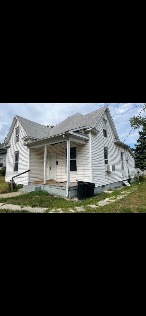 Building Photo - 3 bedroom single family home - Pictures co...