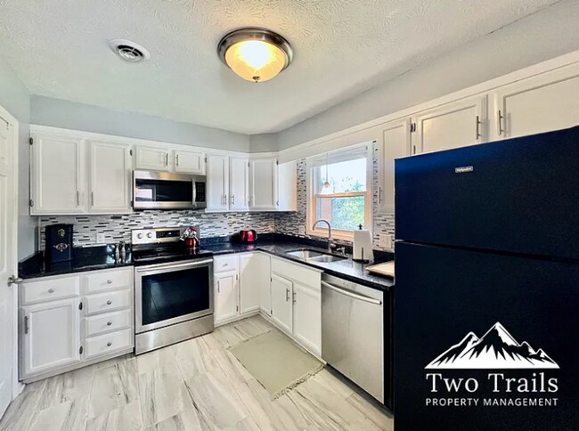 Foto del edificio - CHARMING UPSTAIRS CONDO IN HENDERSONVILLE