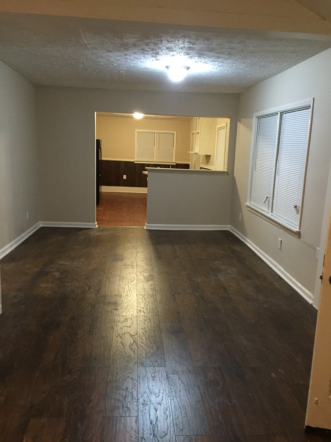 Building Photo - 781 Riverside Pkwy