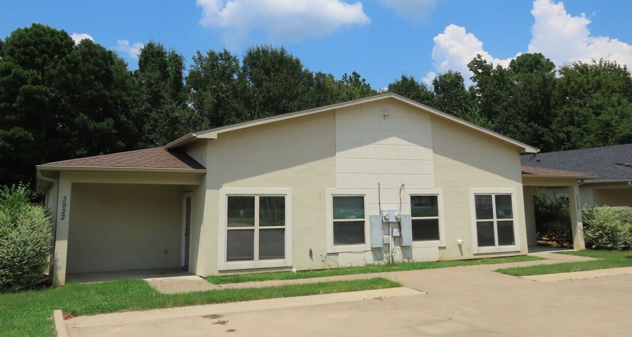 Primary Photo - 3922 McDonald Rd
